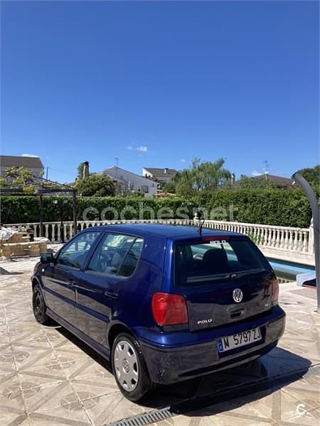 Usado VW Polo Trendline 75 CV (55 kW) 2001 Azul Berlina