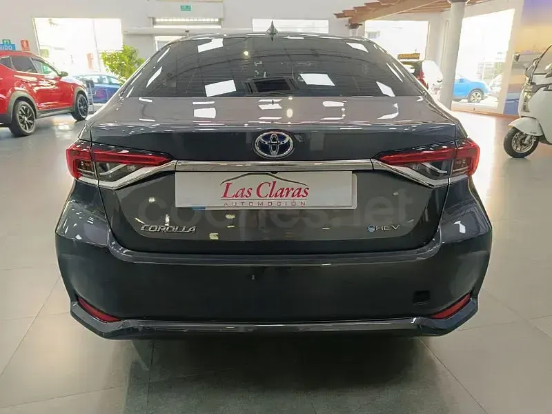 Usado Toyota Corolla Eco 140 CV (102 kW) 2025 Gris / plata Berlina