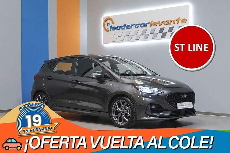 Gris Usado 2023 Ford Fiesta ST-Line Utilitario | 13.900 € (Precio justo) - Imagen 1/4