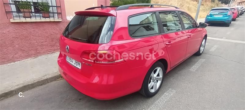 Usado VW Passat 105 CV (77 kW) 2014 Rojo Familiar