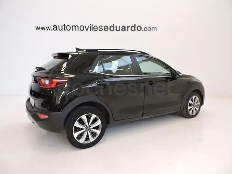 Usado Kia Stonic 100 CV (73 kW) 2022 Negro SUV