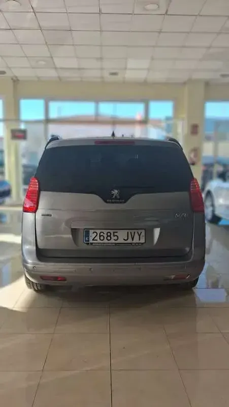 Usado Peugeot 5008 Style 120 CV (88 kW) 2016 Gris Monovolumen