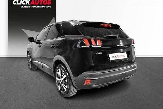 Usado Peugeot 3008 Allure 130 CV (95 kW) 2023 Gris SUV
