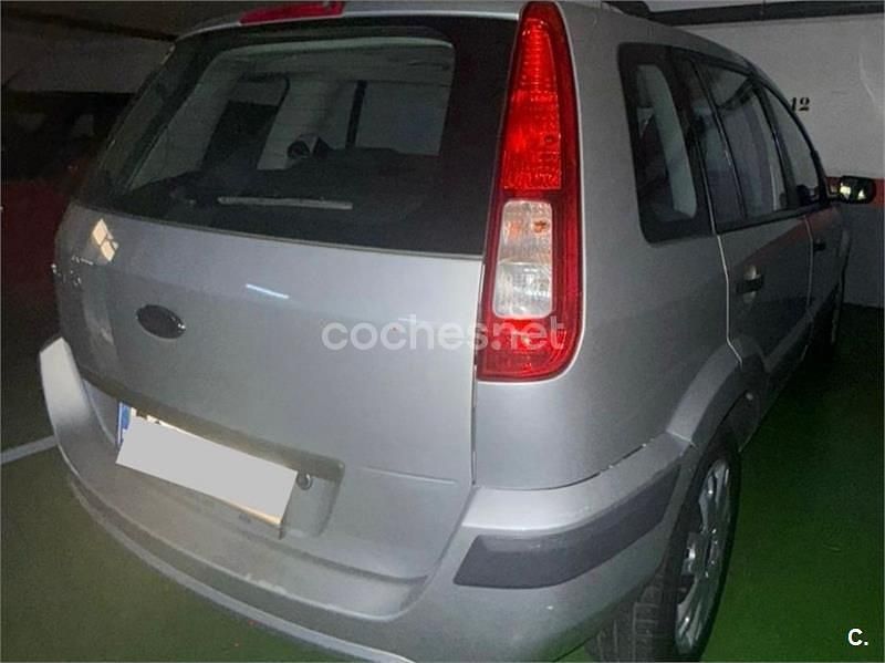 Usado Ford Fusion Ambiente 80 CV (58 kW) 2011 Gris / plata Utilitario