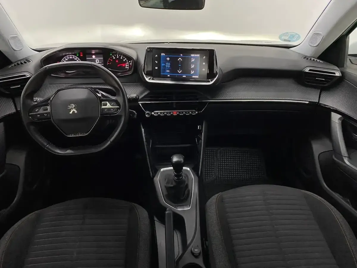 Usado Peugeot 2008 Active 100 CV (73 kW) 2020 Blanco SUV