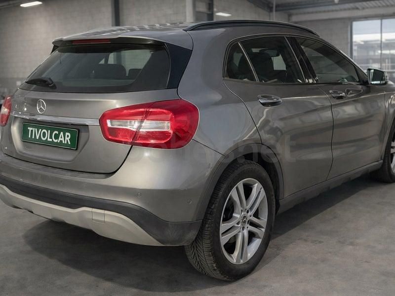 Usado Mercedes GLA180 Urban 122 CV (89 kW) 2017 Gris / plata SUV