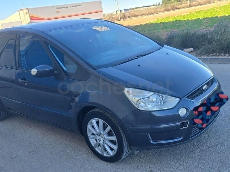 Usado Ford S-MAX Trend 145 CV (106 kW) 2007 Gris / plata Monovolumen
