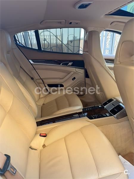 Begagnad Porsche Panamera 400 HK (294 kW) 2011 Vit Halvkombi