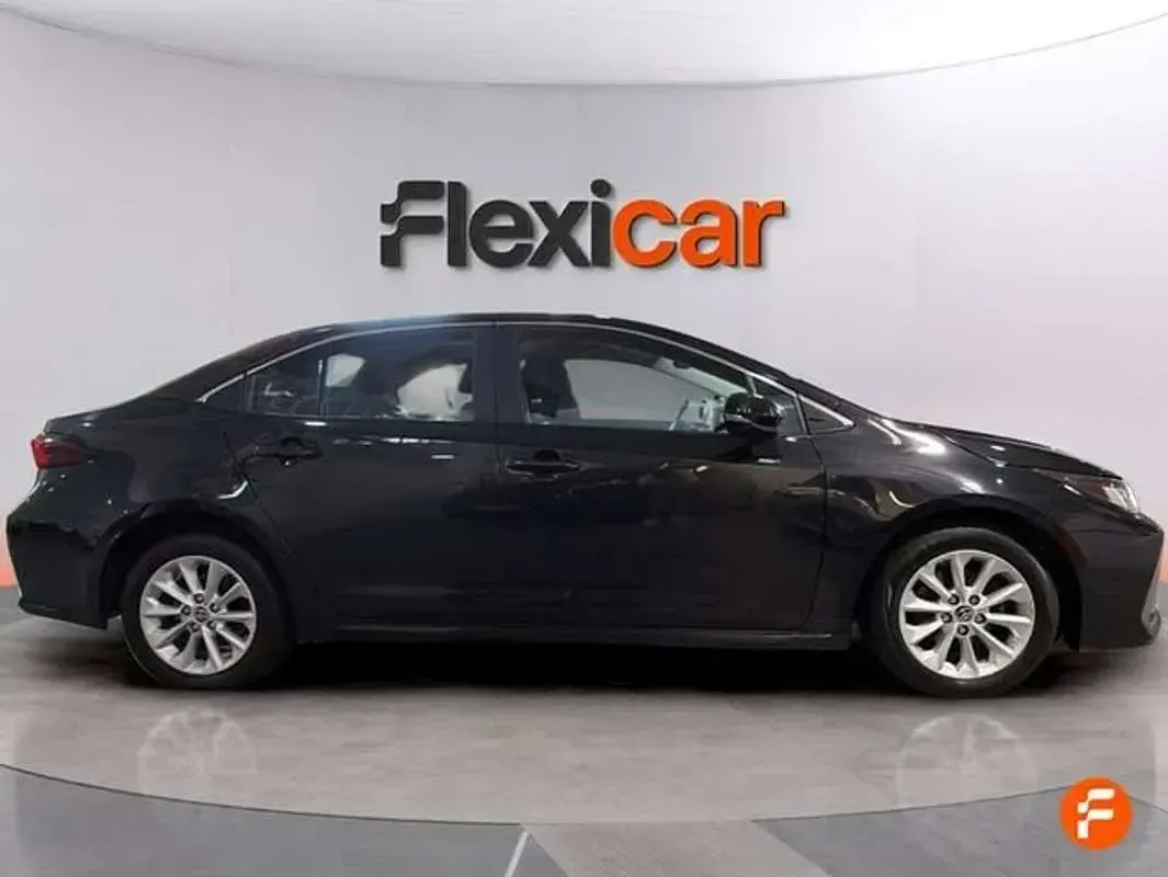 Usado Toyota Corolla Active 122 CV (89 kW) 2022 Negro Berlina