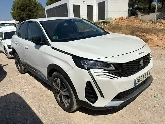 Usado Peugeot 3008 Allure 131 CV (96 kW) 2022 Blanco SUV