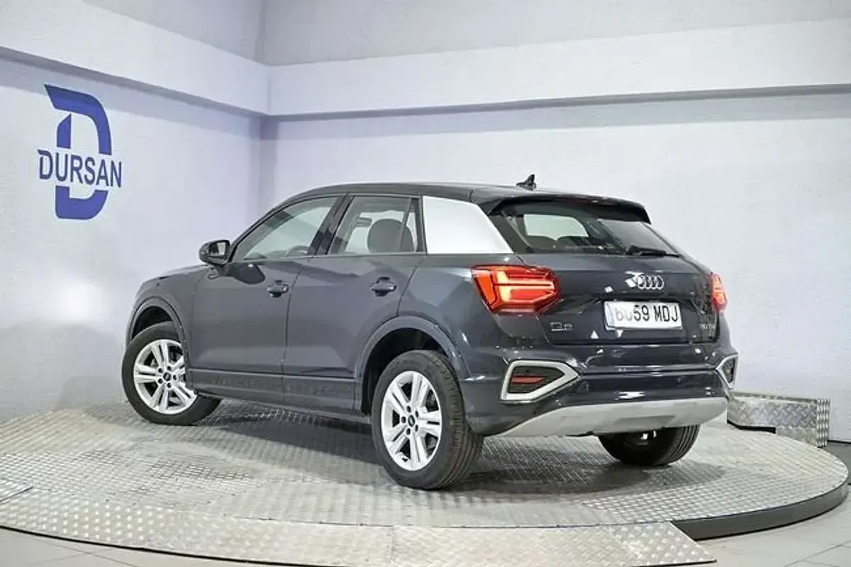 Usado Audi Q2 Advanced Plus 116 CV (85 kW) 2023 Gris SUV