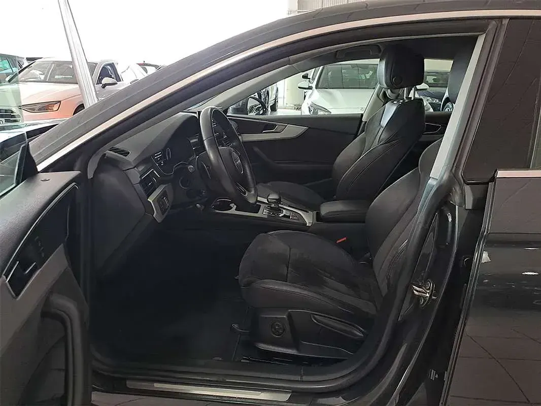 Usado Audi A5 Sportback Advanced 163 CV (119 kW) 2020 Gris Utilitario