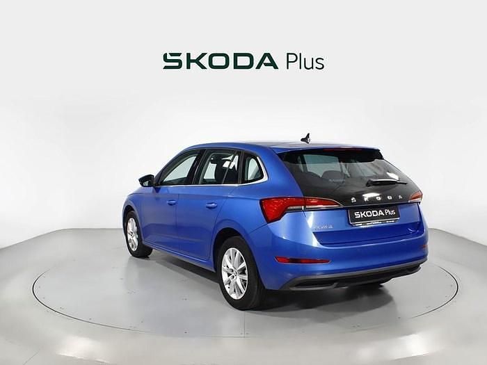 Usado Skoda Scala Ambition 95 CV (69 kW) 2022 Azul Utilitario