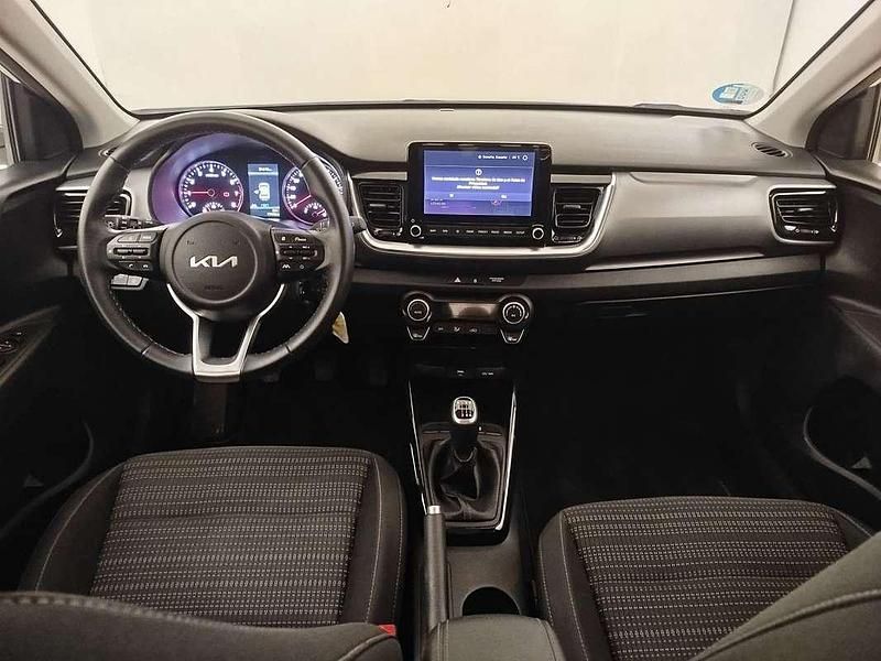 Usado Kia Stonic 101 CV (74 kW) 2024 Blanco SUV