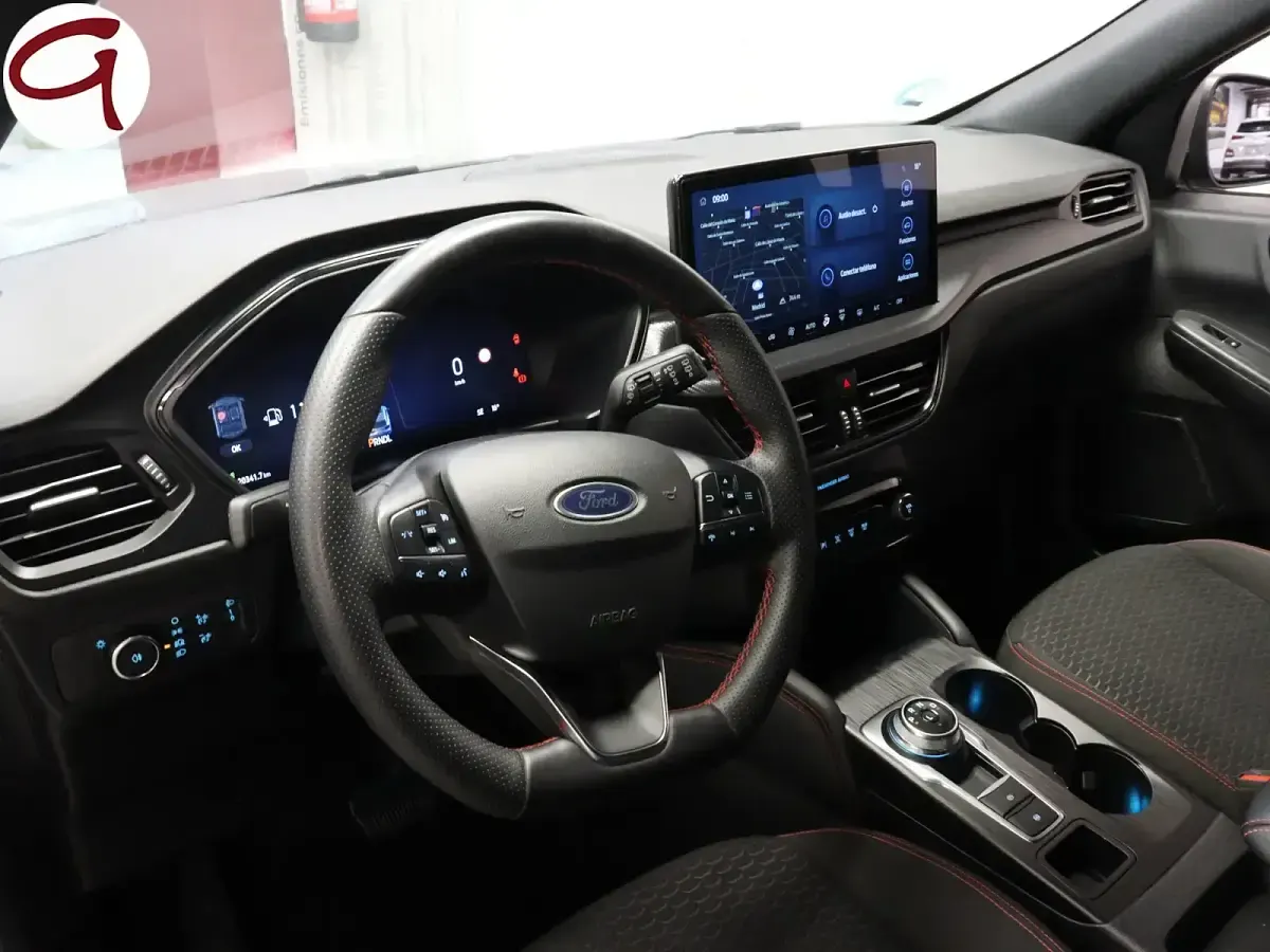 Usado Ford Kuga ST-Line 243 CV (178 kW) 2024 Gris / plata SUV