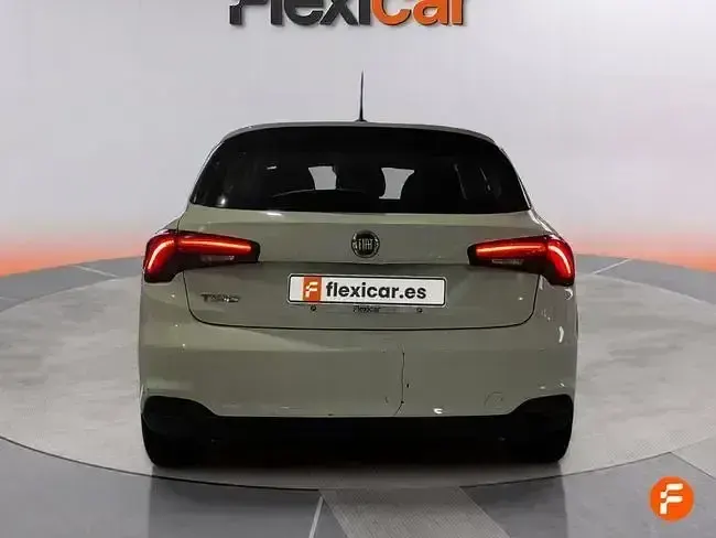 Begagnad Fiat Tipo City Life 101 HK (74 kW) 2022 Vit Sedan