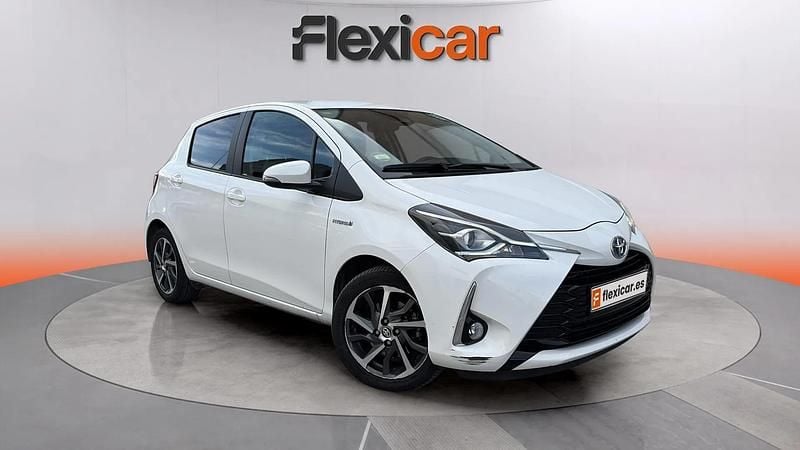 Usado Toyota Yaris Hybrid 100 CV (73 kW) 2020 Blanco Berlina