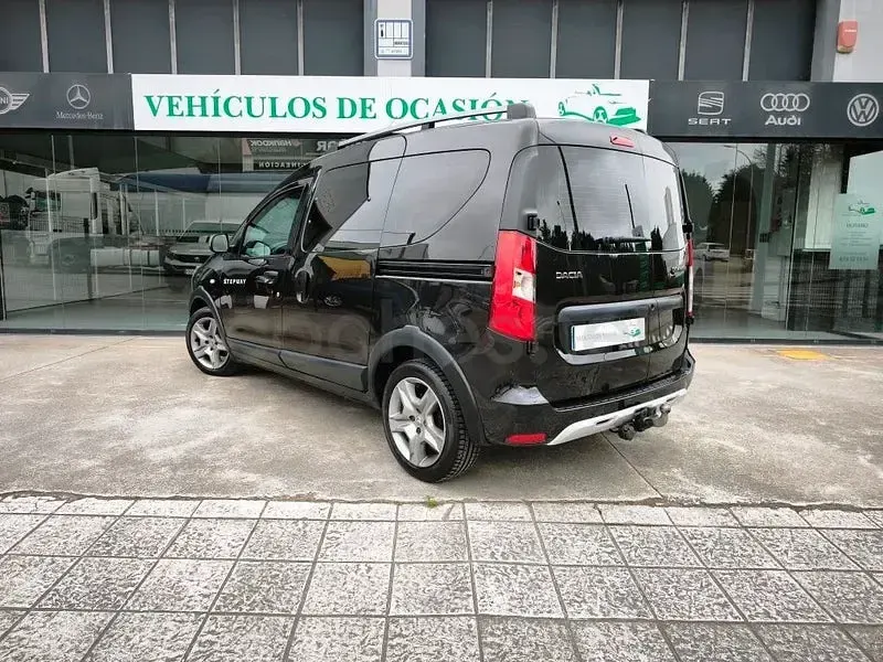 Usado Dacia Dokker Essentiel 102 CV (75 kW) 2019 Negro Monovolumen