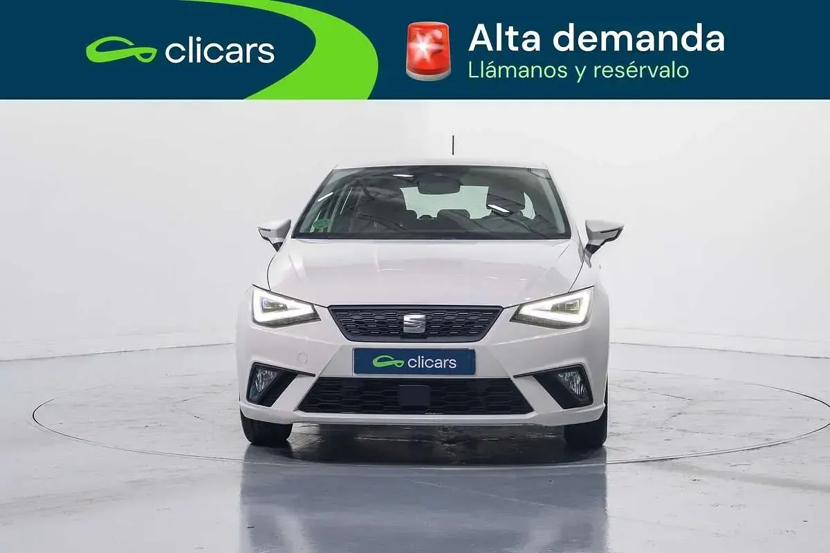 Usado Seat Ibiza Style 110 CV (80 kW) 2022 Blanco Utilitario