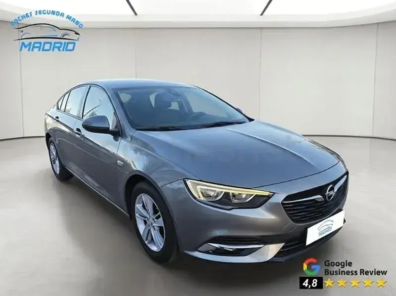Usado Opel Insignia Selective 140 CV (102 kW) 2018 Gris / plata Berlina