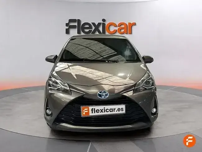 Usado Toyota Yaris Active 100 CV (73 kW) 2020 Gris