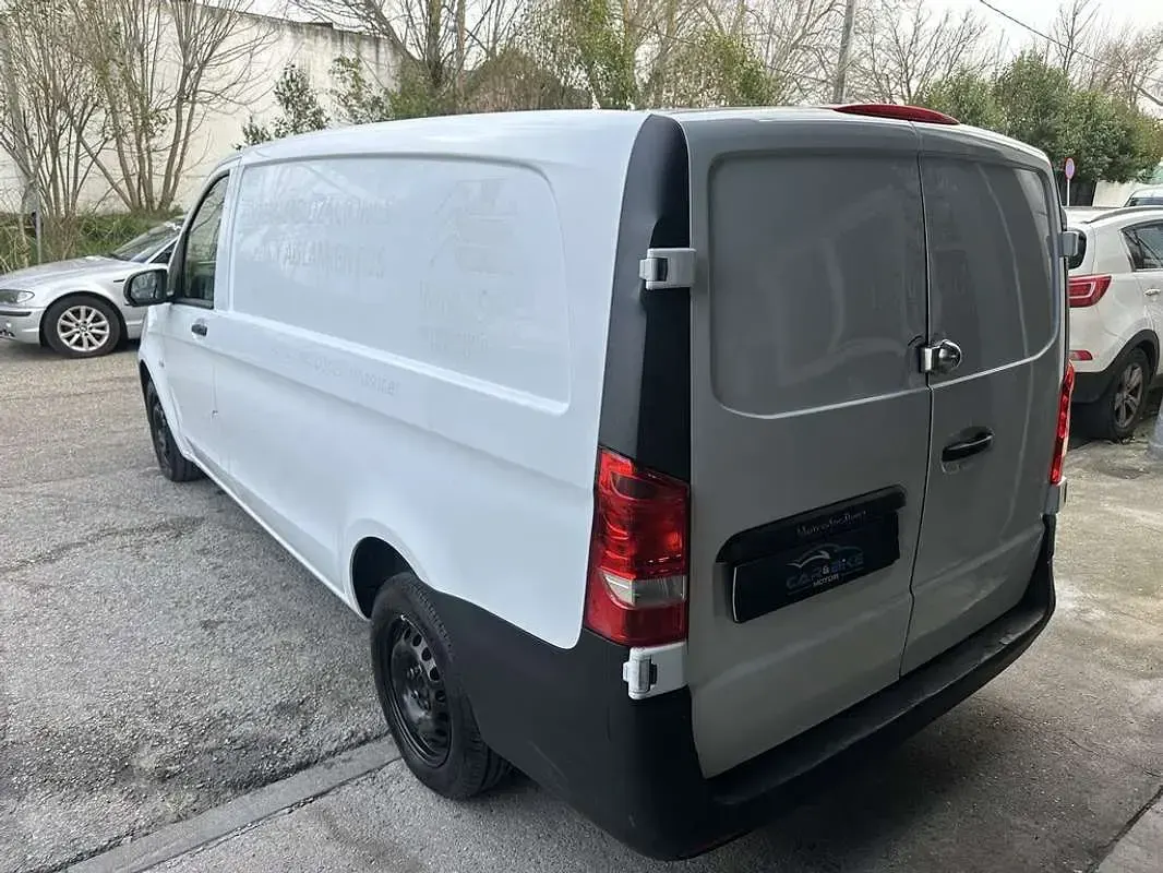 Usado Mercedes Vito 102 CV (75 kW) 2021 Blanco Van