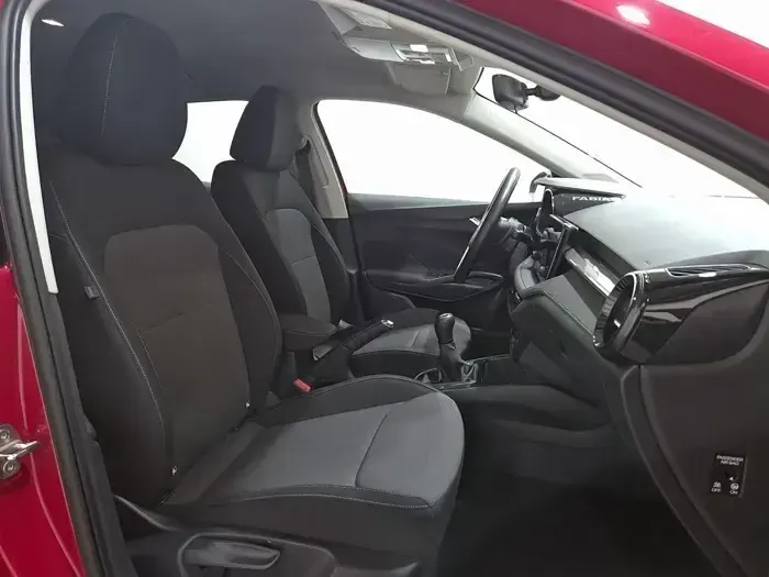 Usado Skoda Fabia Selection 95 CV (69 kW) 2025 Rojo Utilitario