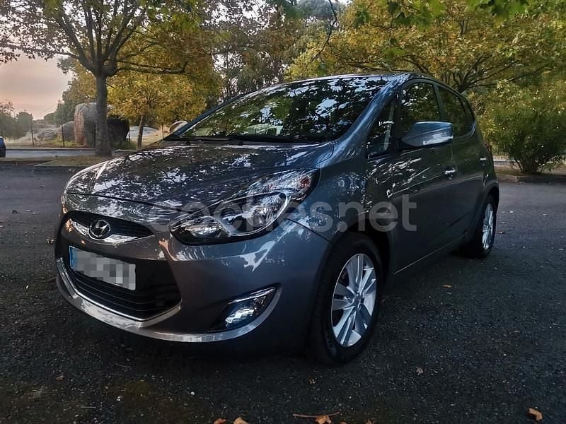 Gris / plata Usado 2015 Hyundai ix20 Monovolumen | 9990 € (Un poco caro) - Imagen 1/4