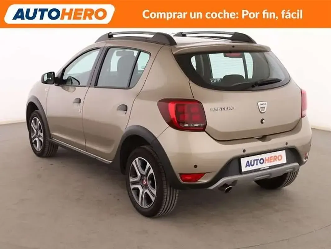 Usado Dacia Sandero 90 CV (66 kW) 2019 Gris Berlina
