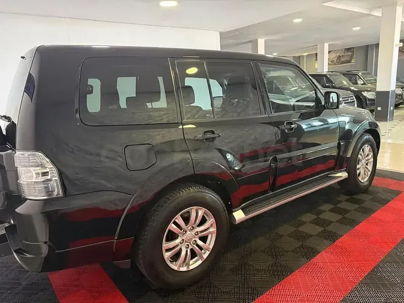 Usado Mitsubishi Montero 190 CV (139 kW) 2018 Negro SUV