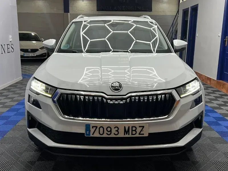 Usado Skoda Karoq Ambition 115 CV (84 kW) 2022 Blanco SUV