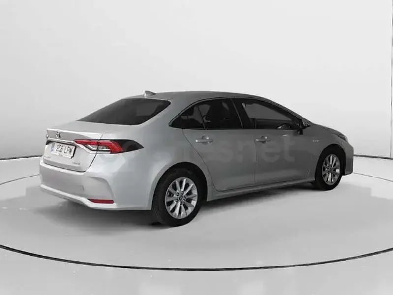 Usado Toyota Corolla Business Edition 122 CV (89 kW) 2021 Gris / plata Berlina