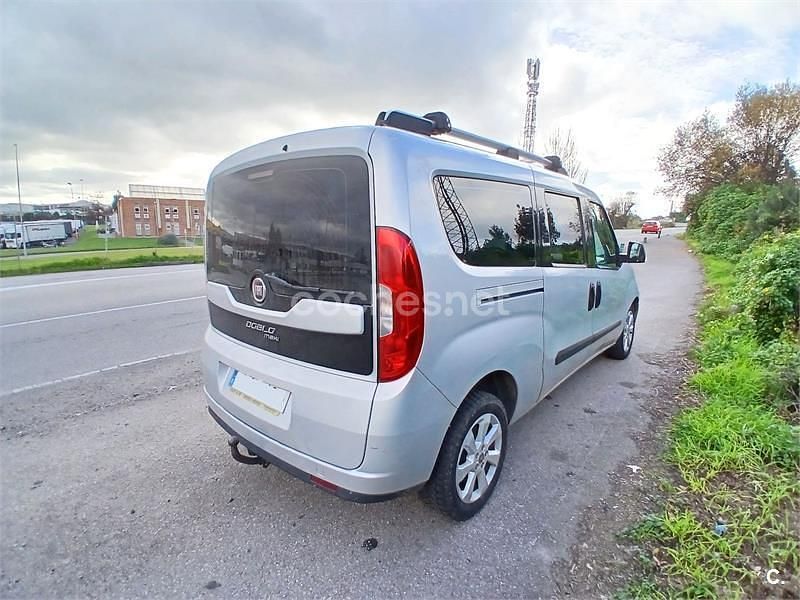 Usado Fiat Doblò Lounge 120 CV (88 kW) 2016 Gris / plata Monovolumen