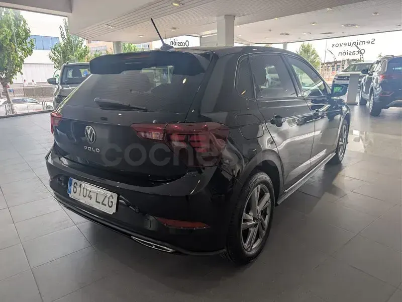Usado VW Polo R-line 95 CV (69 kW) 2022 Negro Utilitario