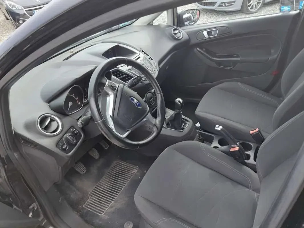 Usado Ford Fiesta Trend 82 CV (60 kW) 2016 Negro Utilitario