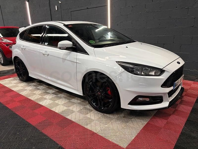 Usado Ford Focus ST 250 CV (183 kW) 2016 Blanco Berlina