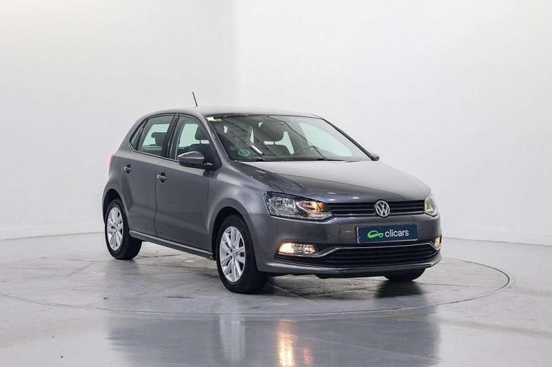 Usado VW Polo Advance 90 CV (66 kW) 2016 Gris Utilitario