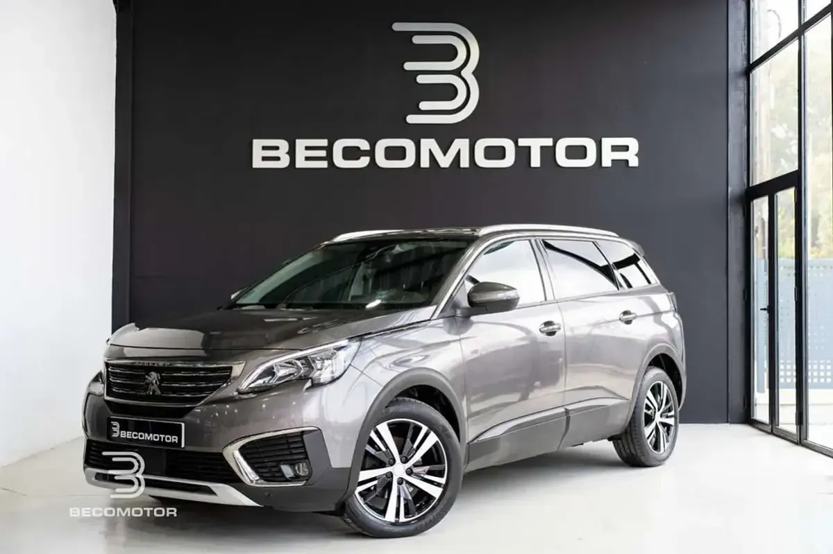 Usado Peugeot 5008 Allure 130 CV (95 kW) 2019 Gris SUV