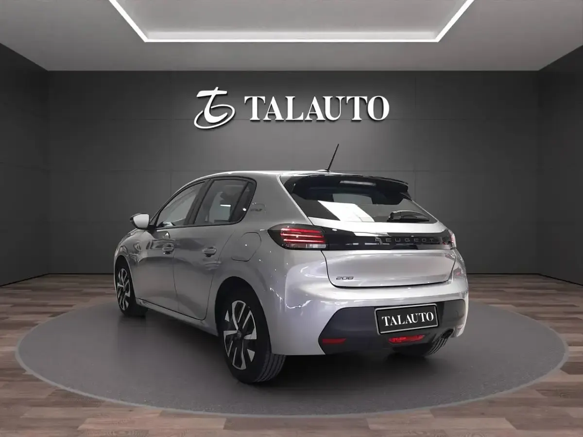 Usado Peugeot 208 Style 102 CV (75 kW) 2025 Gris Utilitario