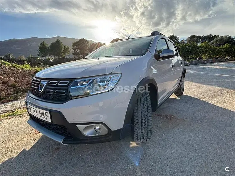 Käytetty Dacia Sandero Essentiel 90 HP (66 kW) 2020 Valkoinen Sedan