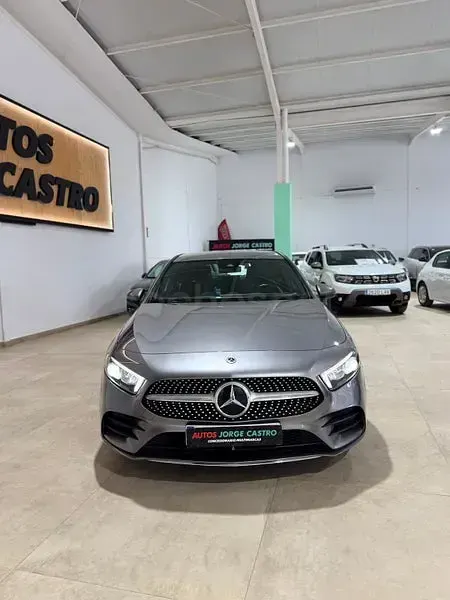 Usado Mercedes A180 116 CV (85 kW) 2022 Gris / plata Berlina