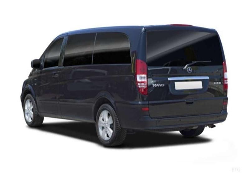 Usado Mercedes Viano 136 CV (100 kW) 2012 Gris Monovolumen