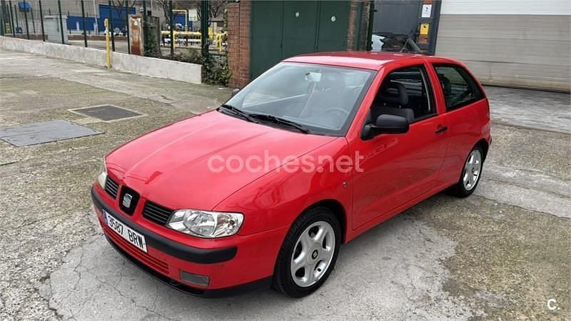 Usado Seat Ibiza 75 HP (55 kW) 2002 Vermelho Citadino