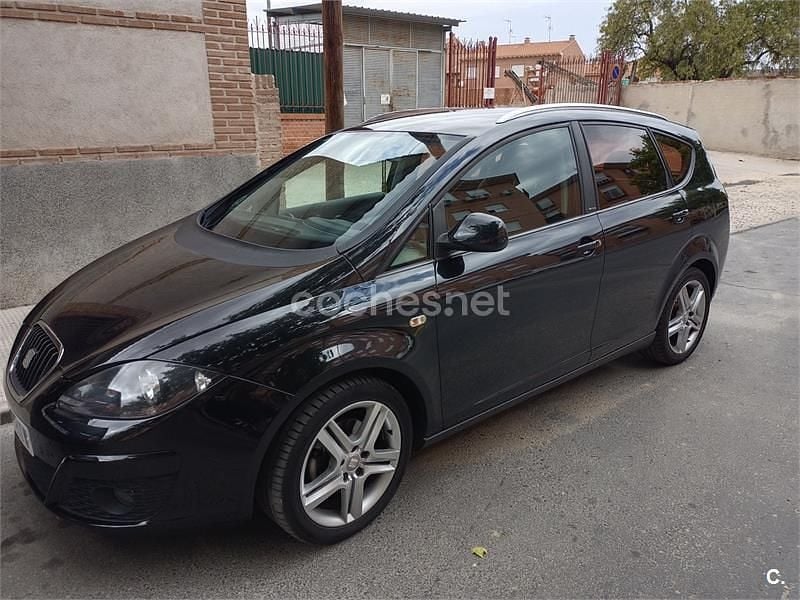 Usado Seat Altea XL Reference 105 CV (77 kW) 2013 Negro Monovolumen