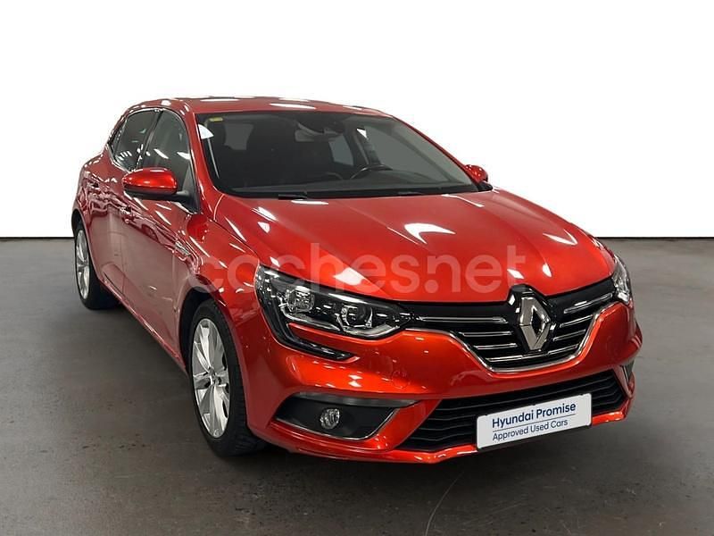 Granate Usado 2018 Renault Mégane IV LIMITED Berlina | 12.990 € (Un poco caro) - Imagen 1/4