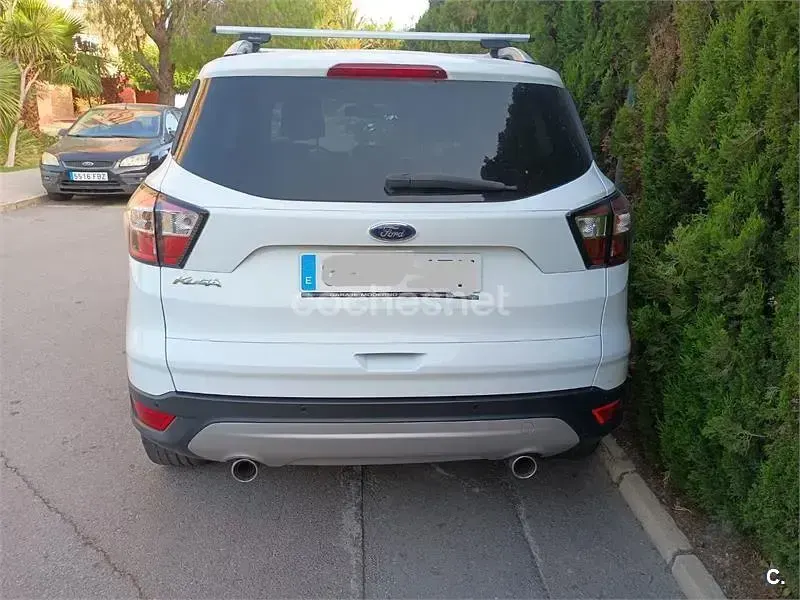 Usado Ford Kuga Trend 150 CV (110 kW) 2016 Blanco SUV
