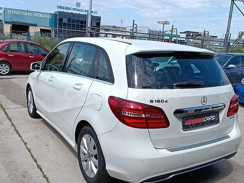Usado Mercedes B180 109 CV (80 kW) 2018 Blanco Monovolumen
