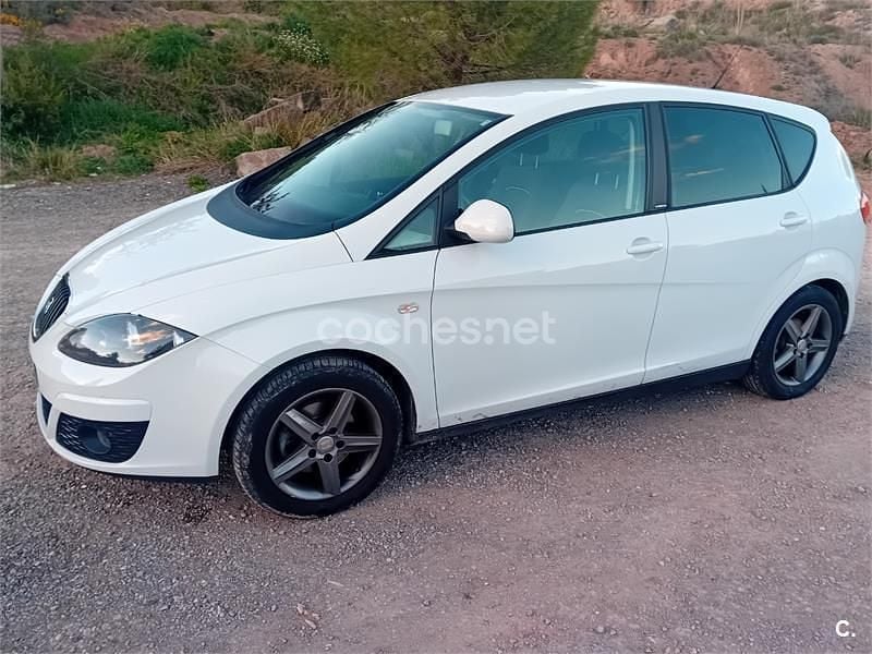Usado Seat Altea 105 CV (77 kW) 2014 Blanco Monovolumen