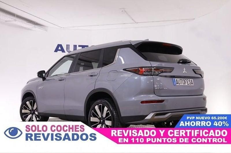 Usado Mitsubishi Outlander P-HEV 306 CV (225 kW) 2025 Gris / plata SUV