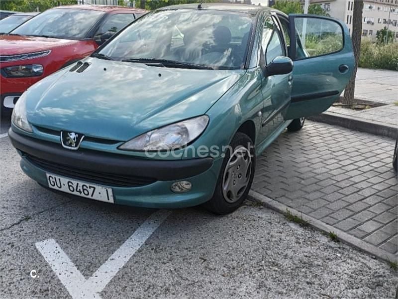 Usado Peugeot 206 90 CV (66 kW) 2000 Verde Berlina